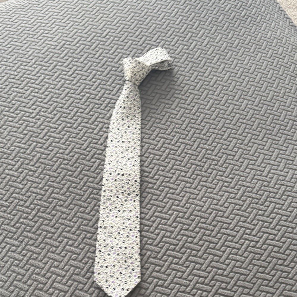 Elegant White Floral Patterned Cotton Men's Tie 2.5in by Nick Graham like new